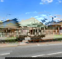 Williamstown Bed  Breakfast - Mackay Tourism