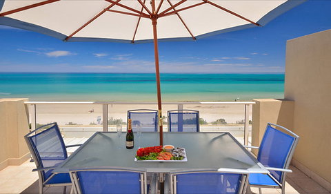 Adelaide Luxury Beach House - Mackay Tourism 0