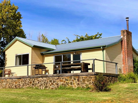 Adelong Valley Farm Stays - Moorallie Cottage - Mackay Tourism 1
