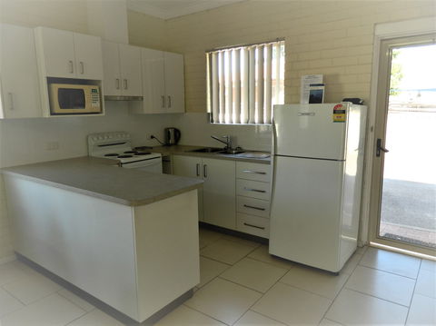 API Pelican Beach Front Apartments Kalbarri - Mackay Tourism 1