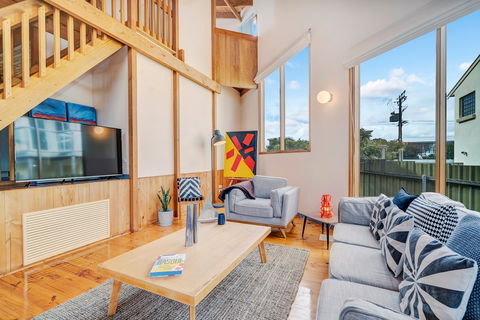 Chalet Moma, 1 England Ave Port Elliot - Mackay Tourism 1
