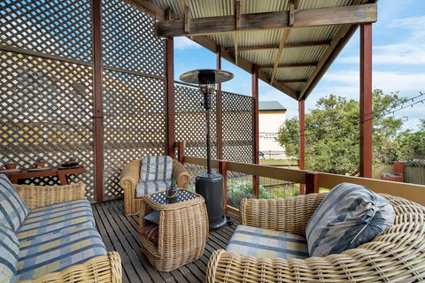 Chalet Moma, 1 England Ave Port Elliot - Mackay Tourism 2