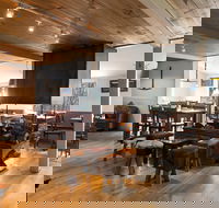 Feathertop Alpine Lodge - Mackay Tourism