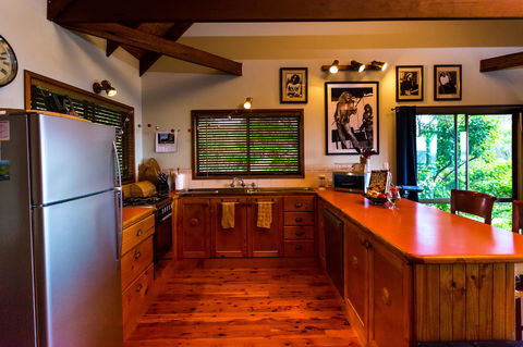 Gerroa Headland Hideaway - Mackay Tourism 1