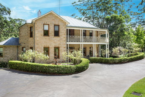 Le Chateau - Mackay Tourism 1