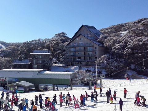 Les Chalets - Mackay Tourism 0