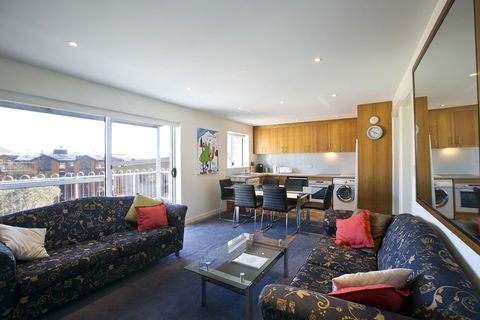 Les Chalets - Mackay Tourism 2