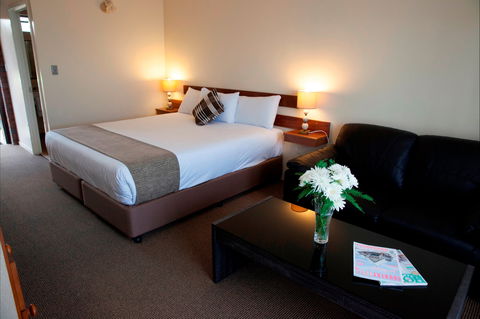 Longreach Motor Inn - Mackay Tourism 0