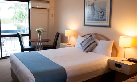 Longreach Motor Inn - Mackay Tourism 1