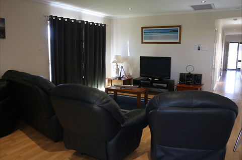 Port Hughes Escape - Mackay Tourism 1