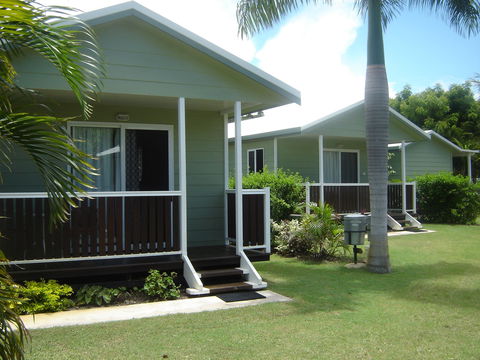 Queens Beach Tourist Village - Mackay Tourism 0