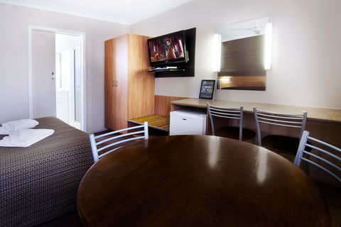 Riviera On Ruthven Motel - Mackay Tourism 1