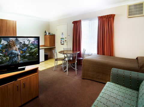 Riviera On Ruthven Motel - Mackay Tourism 2