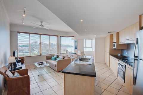 Rolling Surf Resort - Mackay Tourism 2