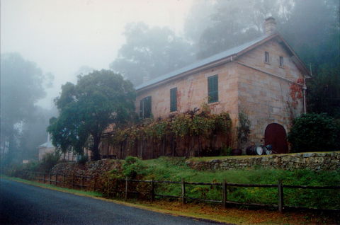 Tizzana Winery Bed And Breakfast - Mackay Tourism 0
