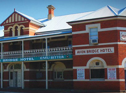 Avon Bridge Hotel - Mackay Tourism 0