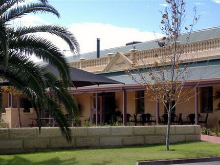 Dongara Hotel Motel - Mackay Tourism 0
