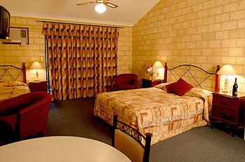 Karri Forest Motel & Restaurant - Mackay Tourism 3