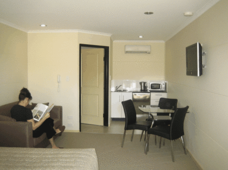 Balranald Club Motel - Mackay Tourism 0