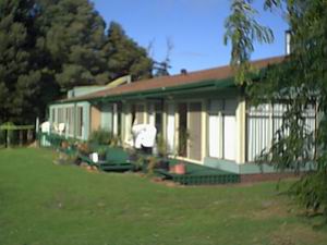 Jenny's Lake Farm B&B - Mackay Tourism 0