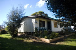 Bow River Cottage - Mackay Tourism 1