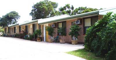 Clovelly Holiday Units - Mackay Tourism 2