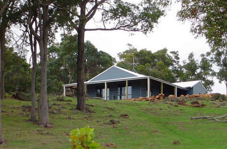 Vista Ridge Estate - Top Paddock Cottage - Mackay Tourism 0