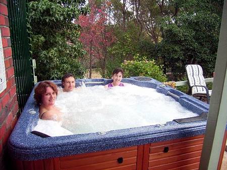 Falls Retreat Bed And Breakfast - Mackay Tourism 0