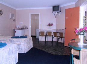 Whitsunday Palms Motel - Mackay Tourism 1