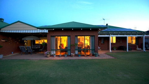 Homestead Bed And Breakfast - Mackay Tourism 4