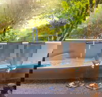 Adelaide Hills Retreats - The Nest - Mackay Tourism