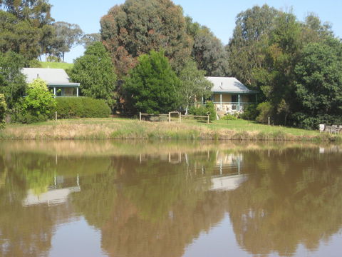 Athlone Country Cottages - Mackay Tourism 0