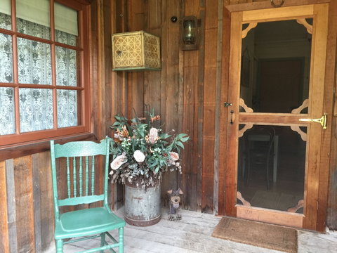 Barrengarry  Farm Cottages - Mackay Tourism 1