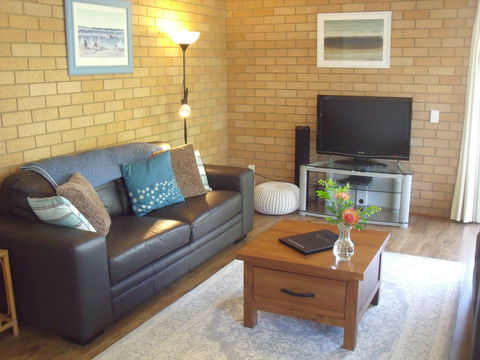 Beachcomber Apartments - Mackay Tourism 0