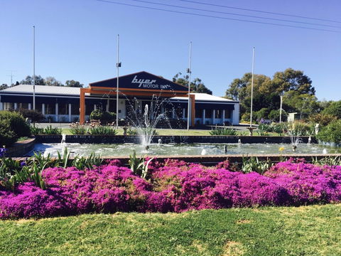 Byer Fountain Motor Inn And Restaurant - Mackay Tourism 0