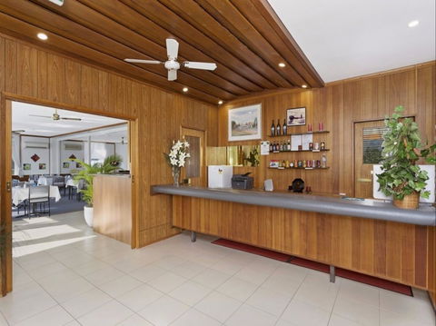 Byer Fountain Motor Inn And Restaurant - Mackay Tourism 1