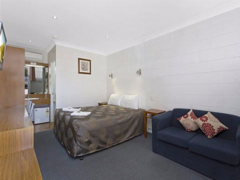 Byer Fountain Motor Inn And Restaurant - Mackay Tourism 2