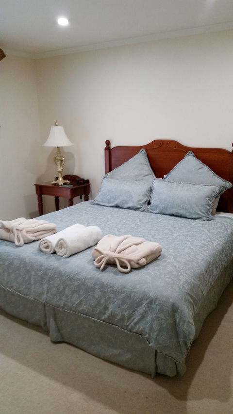 Carolynnes Cottages - Blue Wren Cottage - Mackay Tourism 0