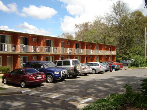 Corowa Golf Club And Motel - Mackay Tourism 0