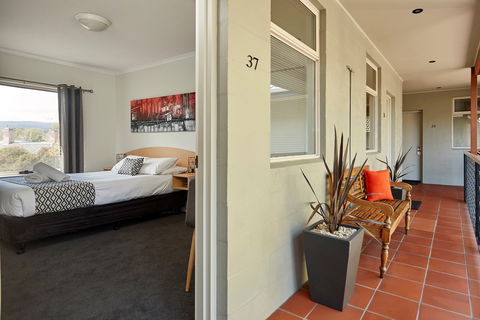 Elphin  Motel & Serviced Apartments - Mackay Tourism 1