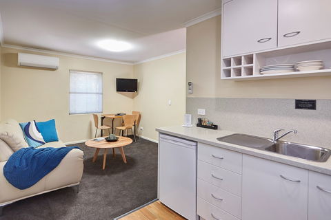 Elphin  Motel & Serviced Apartments - Mackay Tourism 2