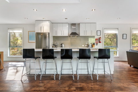 Freycinet Haven - Mackay Tourism 2