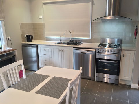 High Peaks Cottages - Mackay Tourism 2
