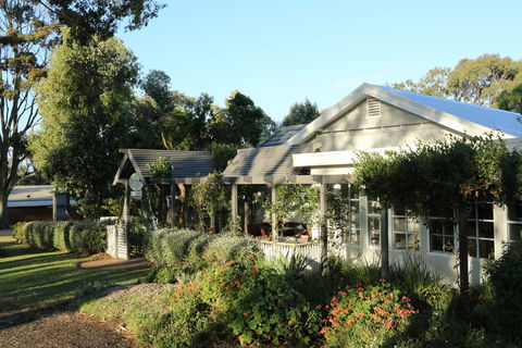 Holmwood Guesthouse And Spa Cottages - Mackay Tourism 0