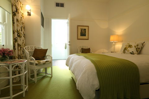 Holmwood Guesthouse And Spa Cottages - Mackay Tourism 2