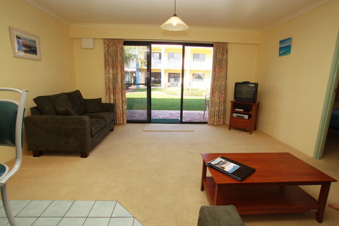 Nautilus Apartments Merimbula - Mackay Tourism 2