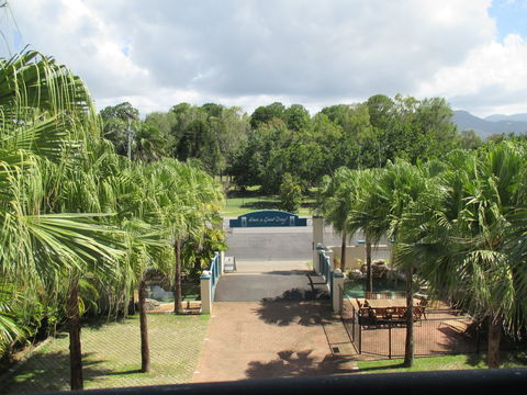 Royal Palm Villas - Mackay Tourism 1