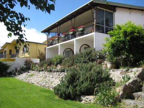 Sages Haus Bed And Breakfast - Mackay Tourism 1
