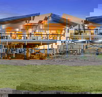 Sceale Bay Seaview Escape - Mackay Tourism