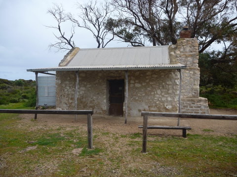 Shepherds Hut - Mackay Tourism 0